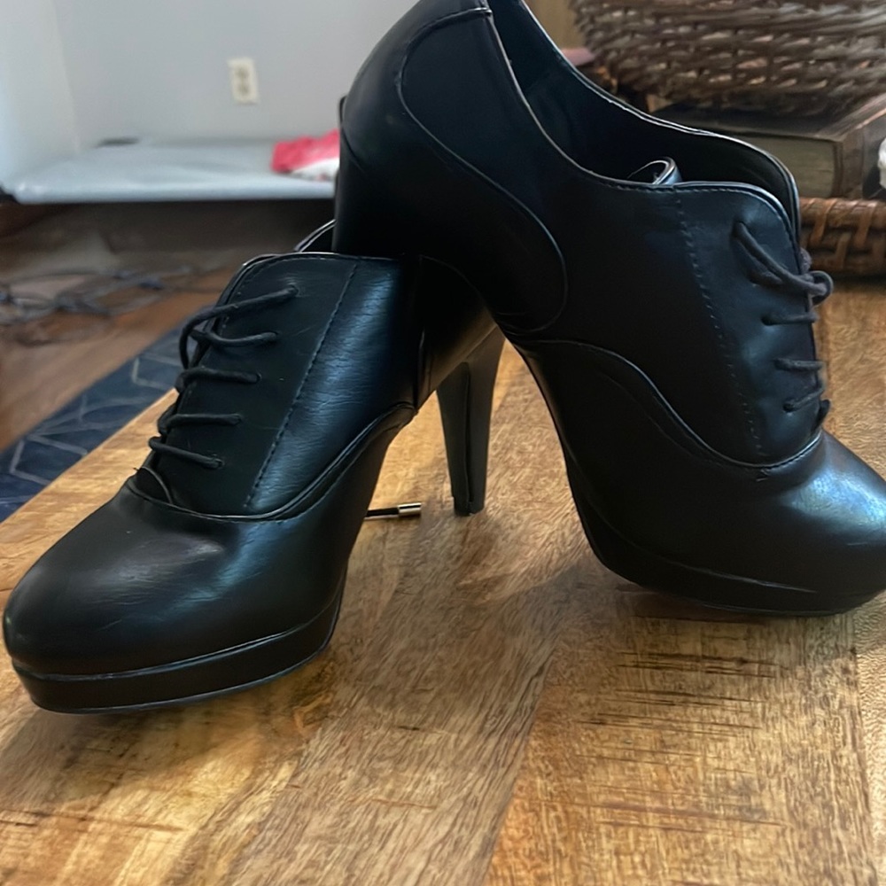 Black tie high heel shoes